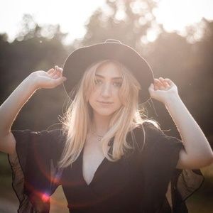 Meet your Posher, Jillian